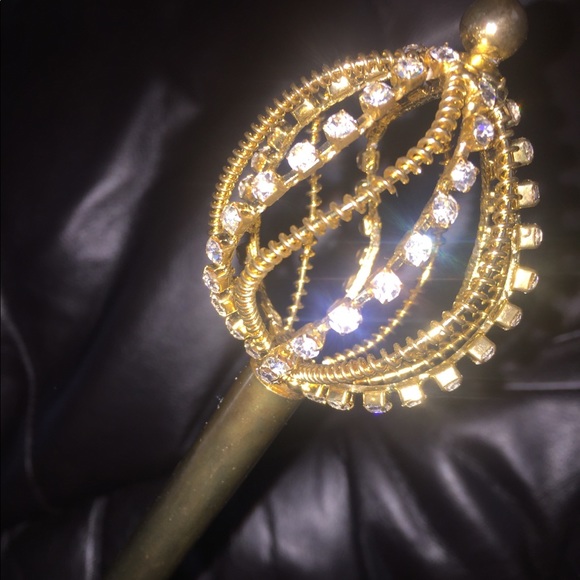 Gold coloured sceptre/ wand - Picture 2 of 2